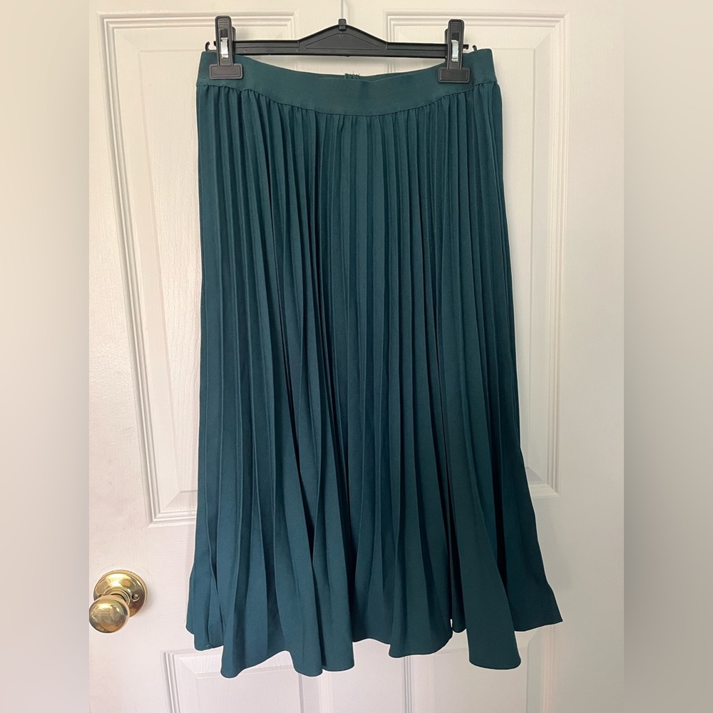 NWT, Grace Karin Turquoise (blue-green) Pleated Midi Skirt, size medium